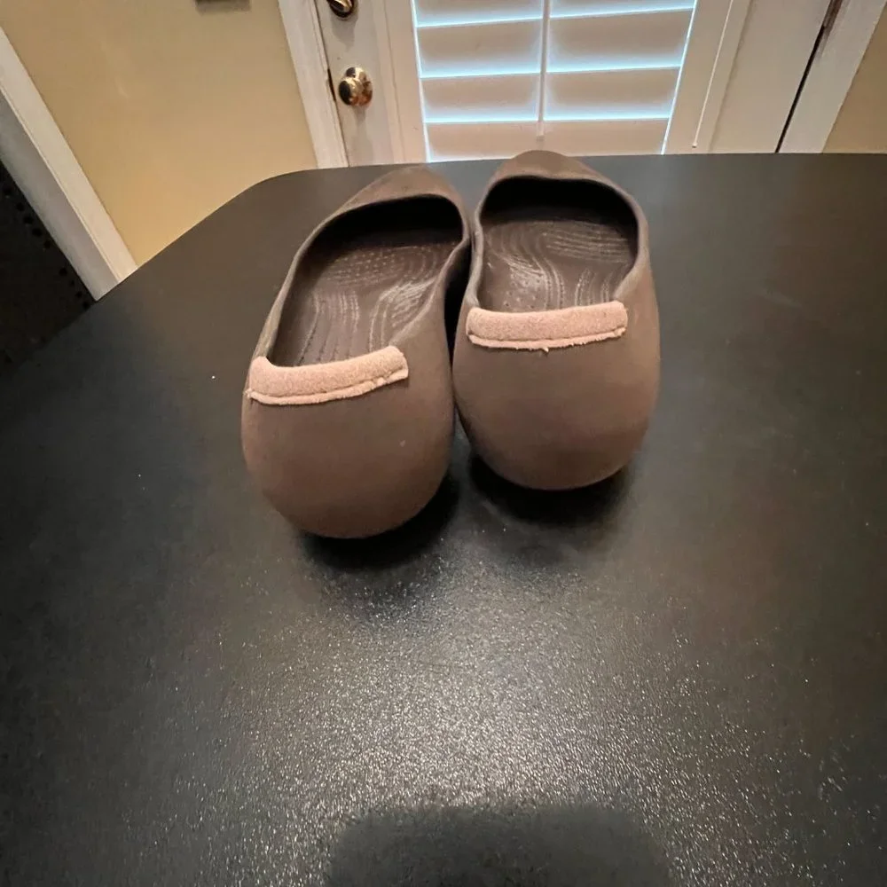 Crocs size 9 brown flats